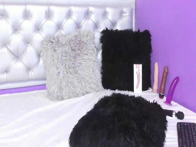 Live sex webcam photo for Violet21_ #254957640