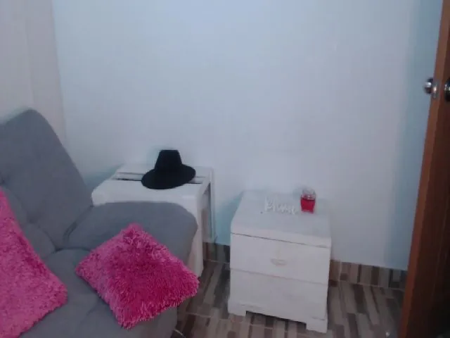 Live sex webcam photo for angeles_cute #254759478