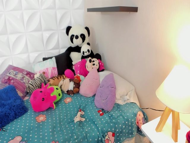 Live sex webcam photo for KateMoore3 #265237550