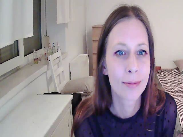 Live sex webcam photo for KatieAngel69 #264025965