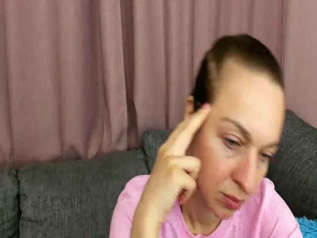 Live sex webcam photo for GwenCarter #256871973