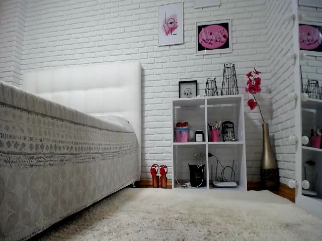 Live sex webcam photo for Malina_XXX #264250363