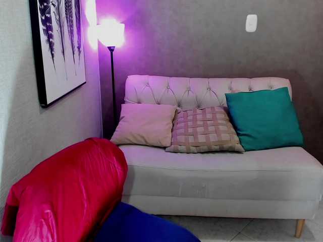 Live sex webcam photo for Lina-Hermosa #241033617