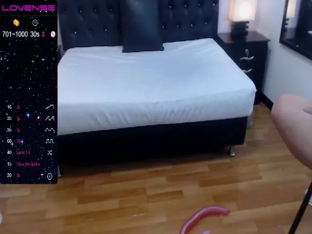 Live sex webcam photo for Shantal_19 #252348354