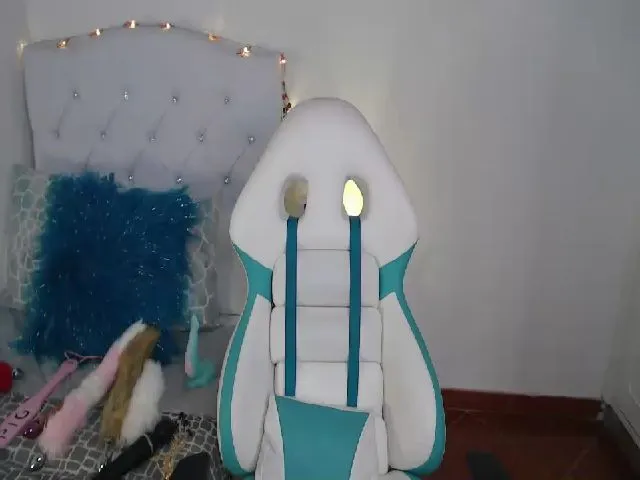 Live sex webcam photo for Charlotteh0 #256243373