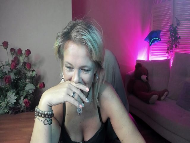 Live sex webcam photo for Lady_Flame5 #252955645