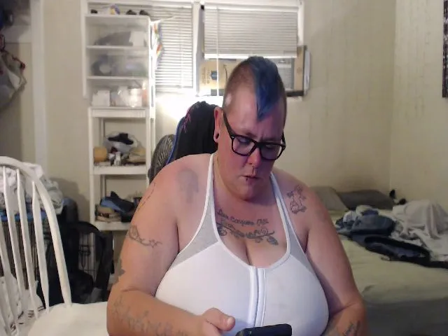 Live sex webcam photo for PunkChick420 #260518280