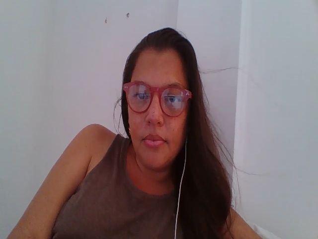 Live sex webcam photo for SweetLola01 #252892693