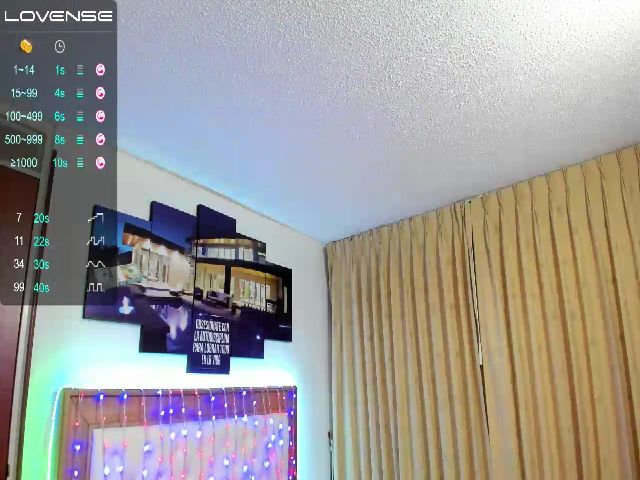 Live sex webcam photo for Angelagomez #253674803