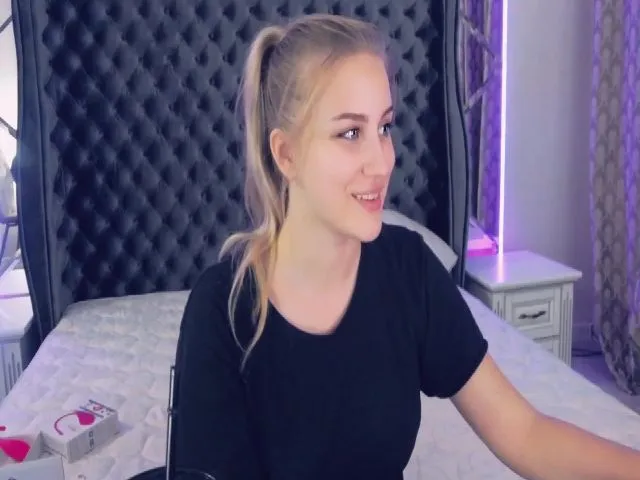Live sex webcam photo for SantaGirll #254090249