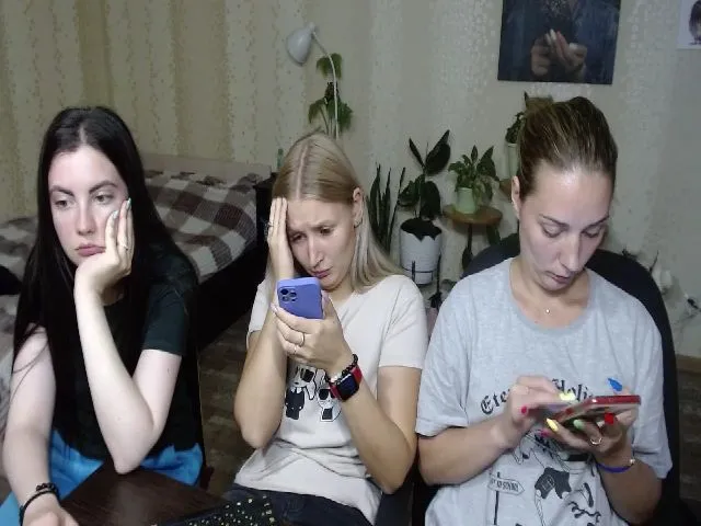 Live sex webcam photo for Emi_lywild #265604311