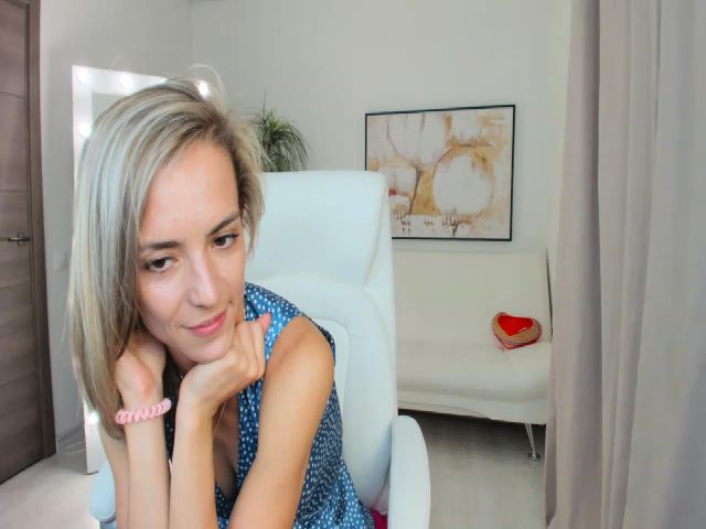 Live sex webcam photo for MarthaMayer #253347872