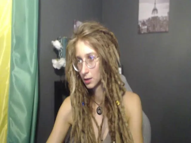 Live sex webcam photo for KINKYkeira #259973324
