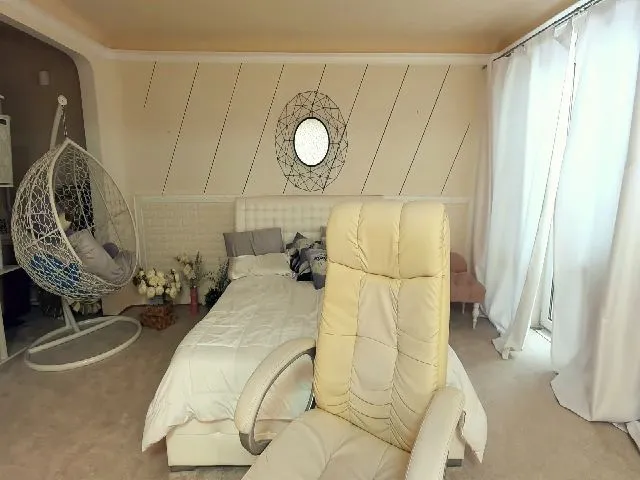 Live sex webcam photo for SerahMirabeli #260656408