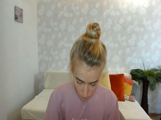 Live sex webcam photo for MissisRexa #260529957