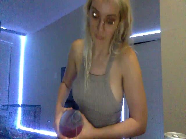 Live sex webcam photo for Sammy_gray #258435217