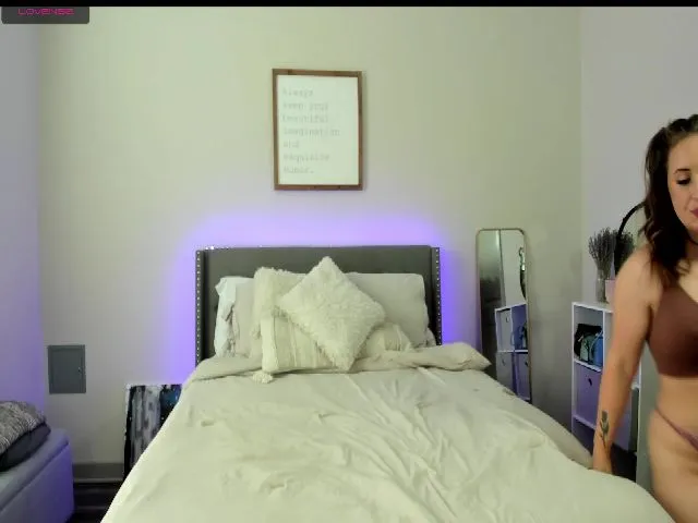 Live sex webcam photo for EllaCakes #264470485