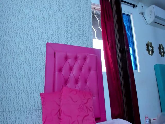 Live sex webcam photo for laura_1_ #252616520