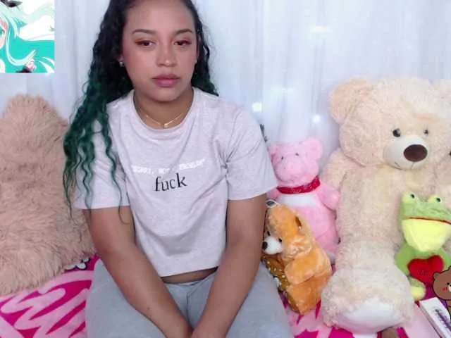 Live sex webcam photo for Angeluxxx #250161046