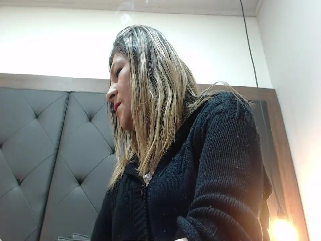 Live sex webcam photo for AnaSaenz #254274101