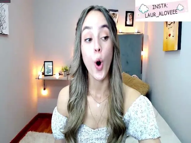 Live sex webcam photo for Laura_Lovee_ #253585392