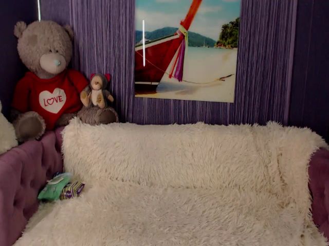 Live sex webcam photo for BrianaLovs #253688286