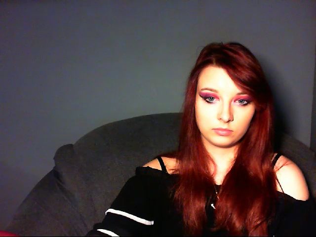 Live sex webcam photo for VirginLuna18 #261554018