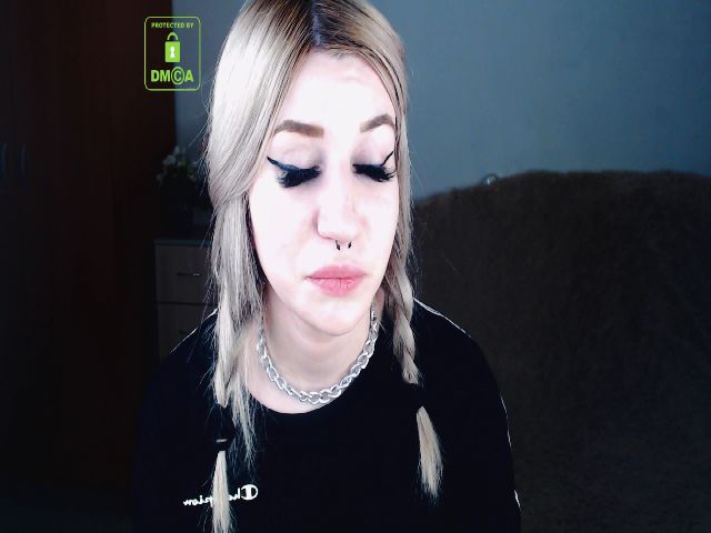 Live sex webcam photo for Alison_Moonli #252354742