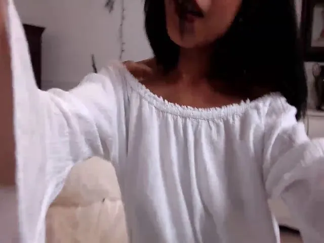 Live sex webcam photo for Lil__Bit #257374028
