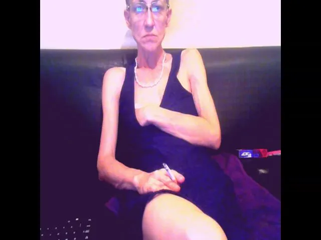 Live sex webcam photo for Sexygeny #255435359