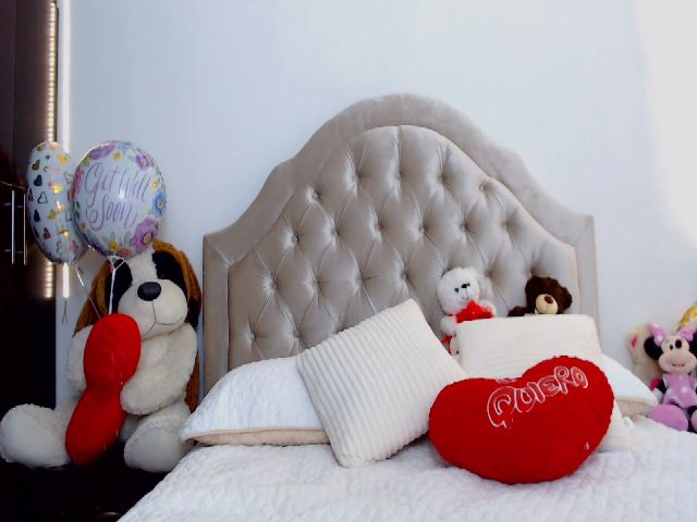 Live sex webcam photo for Sofiaprada1 #265275589