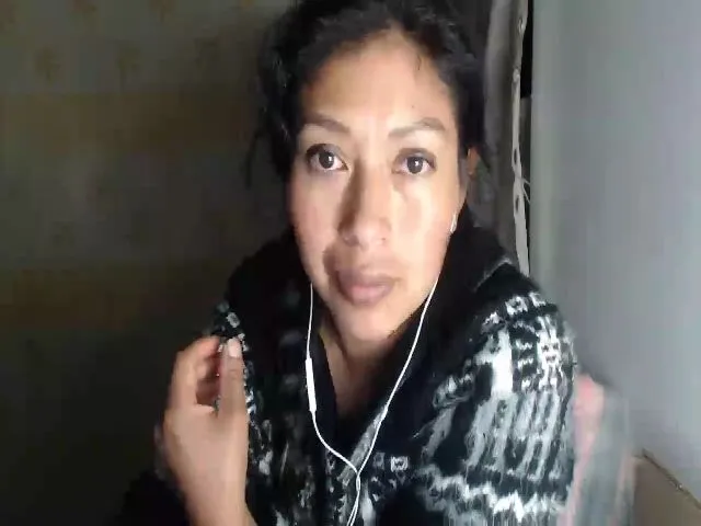 Live sex webcam photo for CHILENITAHOT #254680218