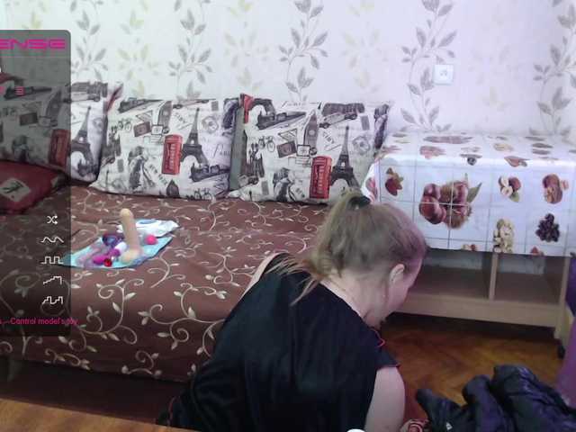 Live sex webcam photo for Alenushka888 #245345305