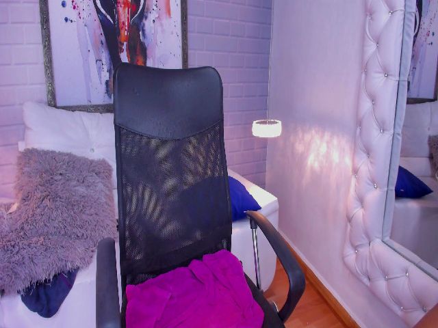 Live sex webcam photo for KervelinRoger #254974647