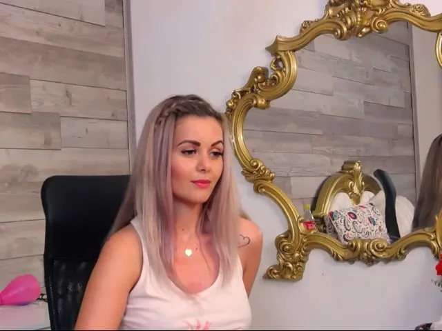 Live sex webcam photo for CharmingMom #255878273