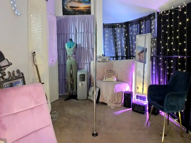 Live sex webcam photo for PetiteJewel #265375768