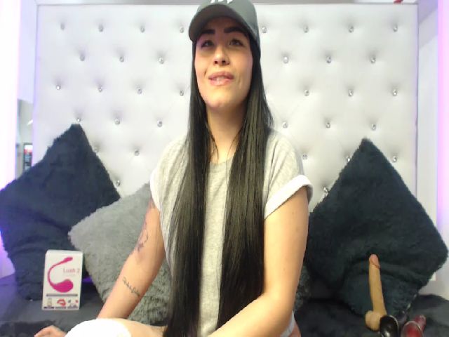 Live sex webcam photo for kloehotsexxxy #254273779