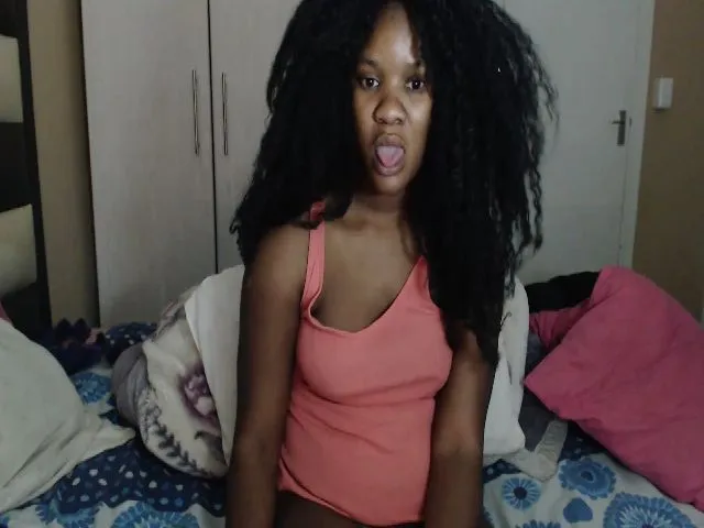 Live sex webcam photo for Loverdoll89 #254183483