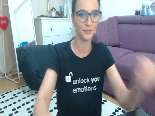 Live sex webcam photo for MiningBee #254316459