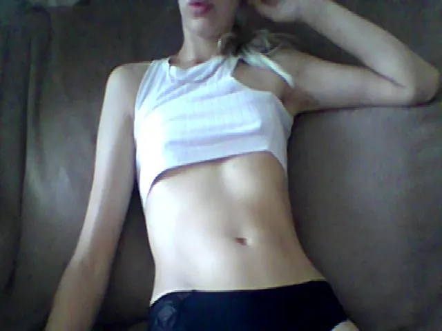 Live sex webcam photo for LiliannSweet #252445043