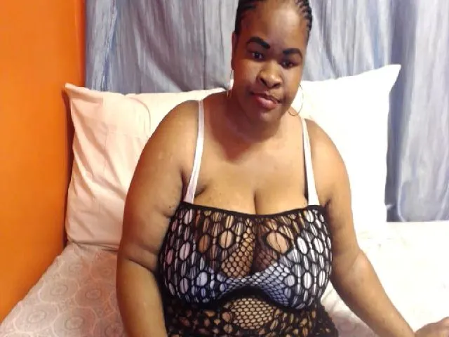Live sex webcam photo for Sweetnozie #265555130