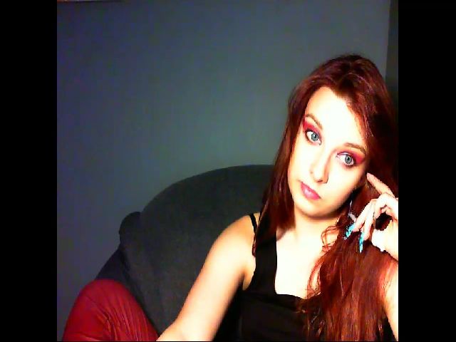 Live sex webcam photo for VirginLuna18 #255409579