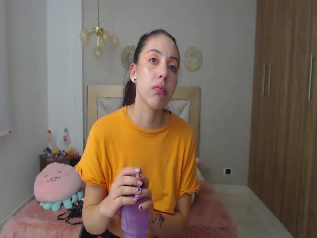 Live sex webcam photo for Emily_evans18 #255562484