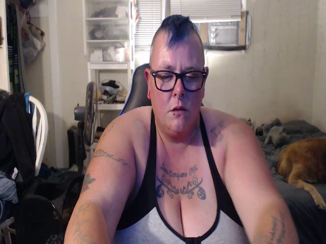 Live sex webcam photo for PunkChick420 #252784530