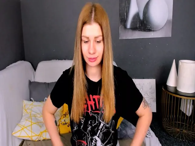 Live sex webcam photo for JuicyHelenX #258966905