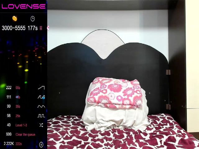 Live sex webcam photo for SquirtyAly69 #259090199