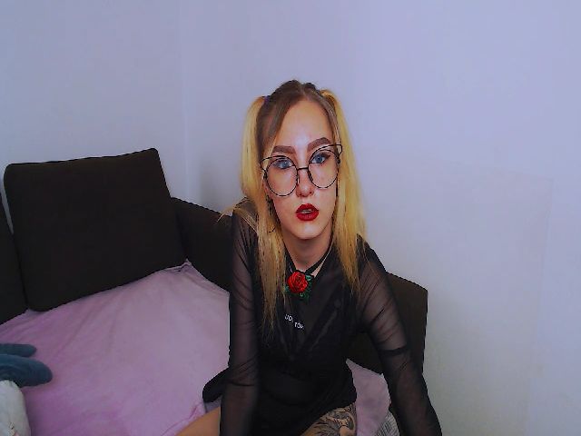 Live sex webcam photo for Amy_foxxxxx #260630721
