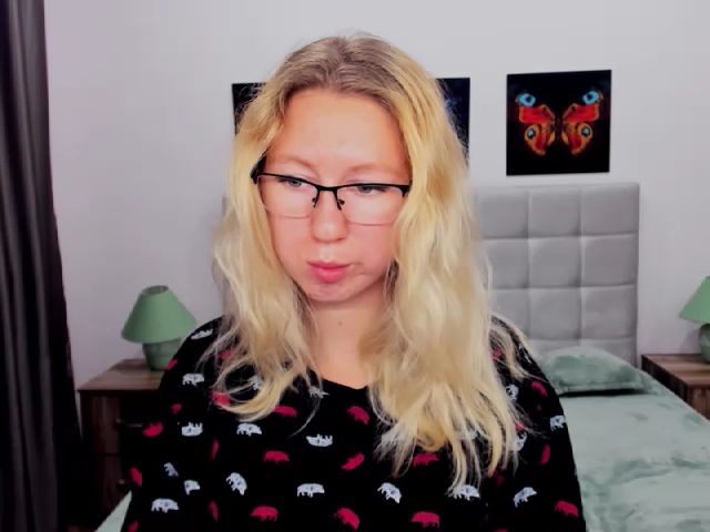 Live sex webcam photo for LizaSwan #258548574