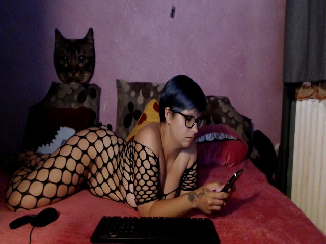 Live sex webcam photo for IamMiky #252942155
