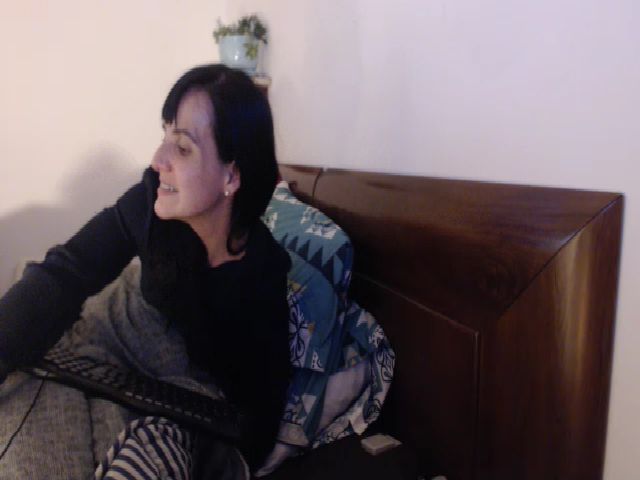 Live sex webcam photo for isabellazee2 #257319679